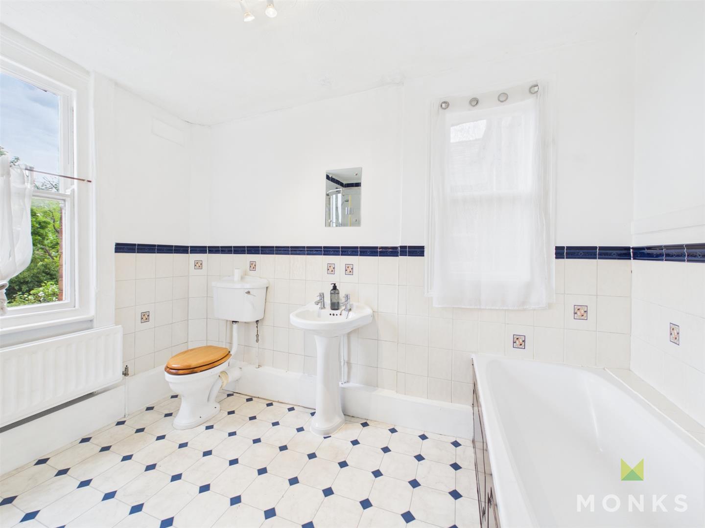 39 Monkmoor Road, Shrewsbury, SY2 5AH For Sale